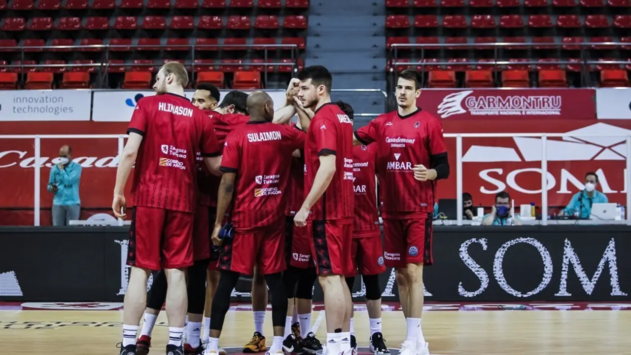 El equipo se conjura antes del partido contra Bamberg. Foto: Esther Casas/BCL