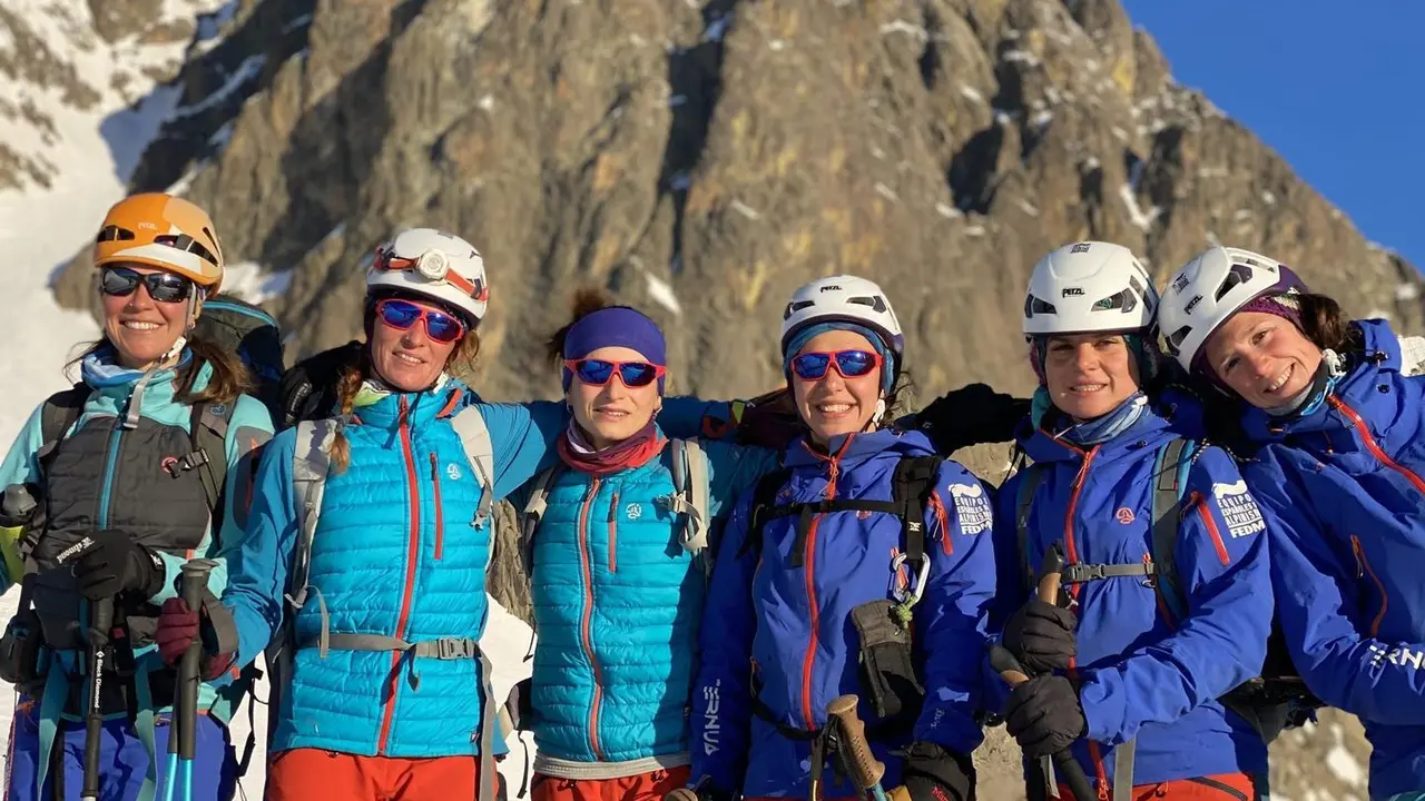 Imagen de las escladoras que han entrenado en el Valle de Tena y el Midi d'Ossau. Foto: Fedme
