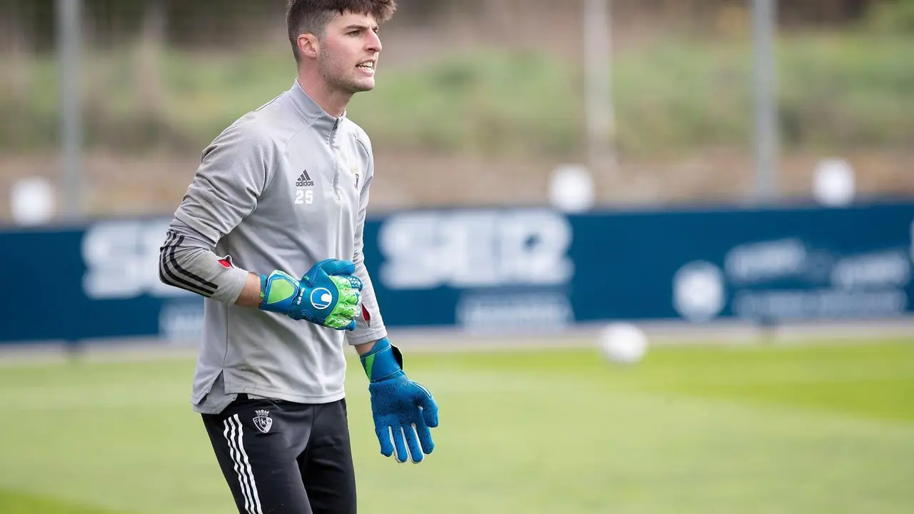 Juan P&eacute;rez entrenando con el equipo. | Foto: CA Osasuna