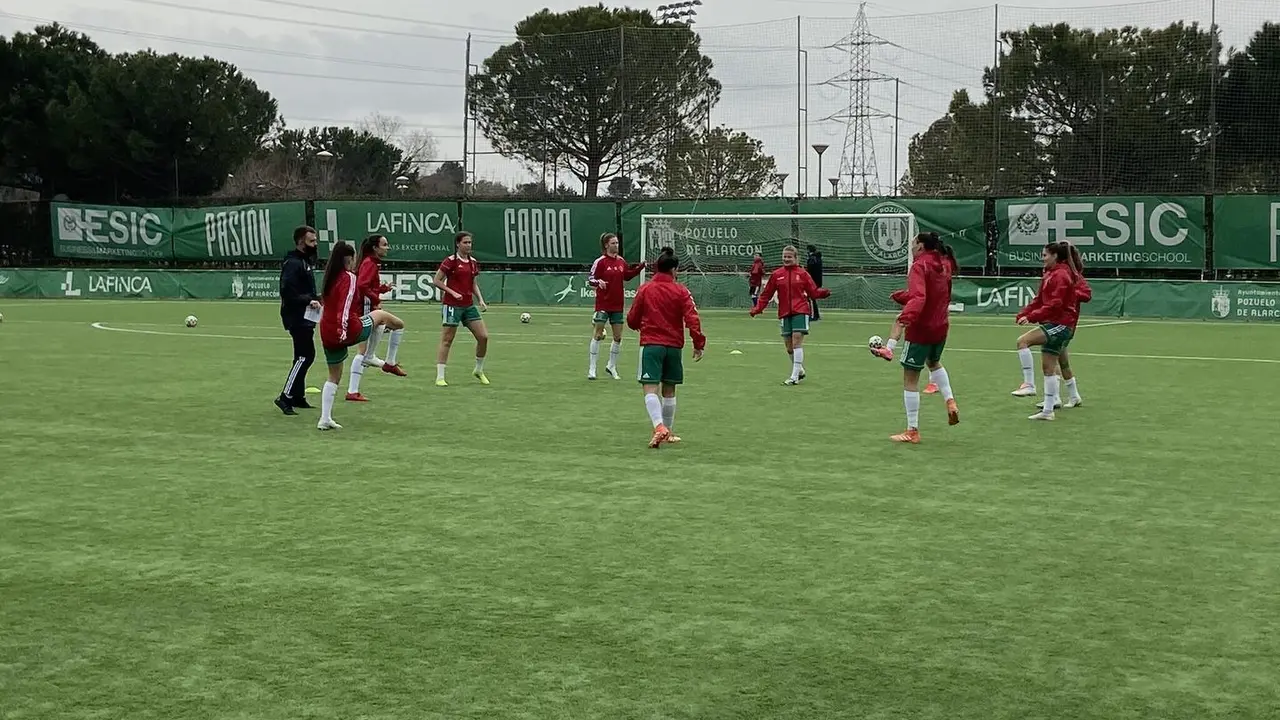 Las jugadoras del CF Pozuelo de Alarc&oacute;n en Ciudad deportiva Valle de las Ca&ntilde;as. Foto: CF Pozuelo