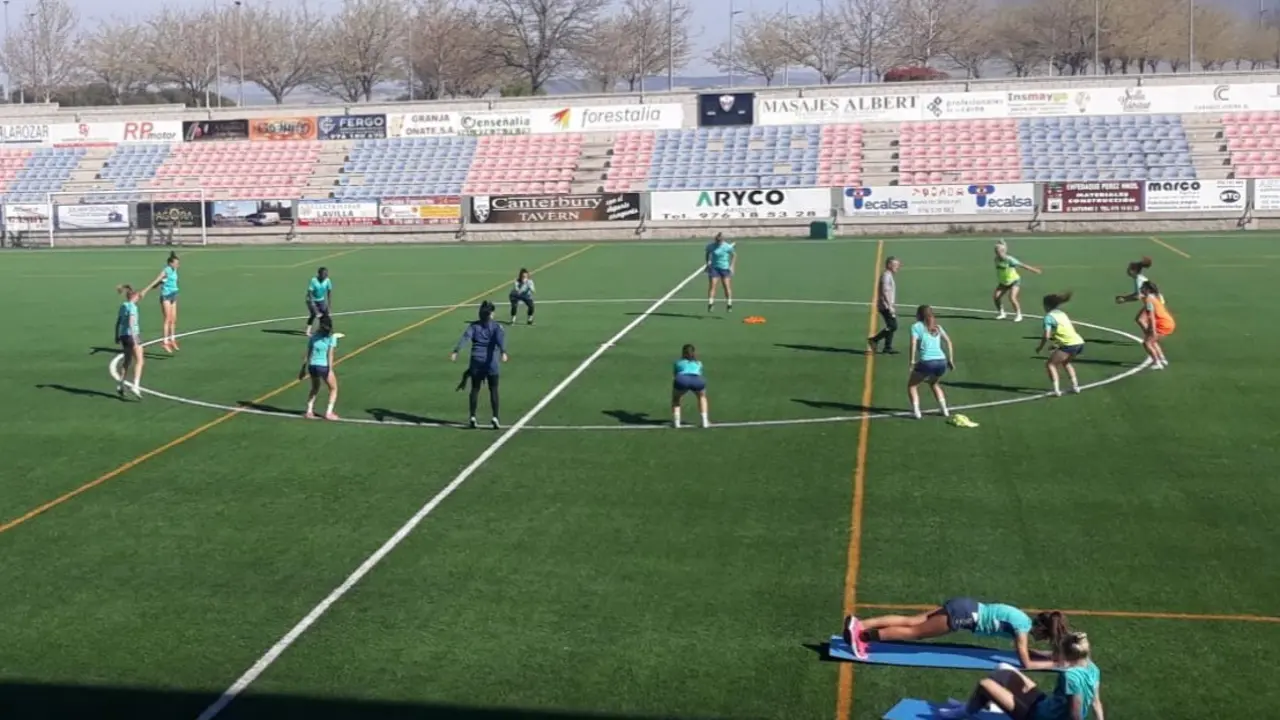 El Zaragoza CFF prepara su partido ante el Peluquer&iacute;a Mixta Friol. Foto: Zaragoza CFF
