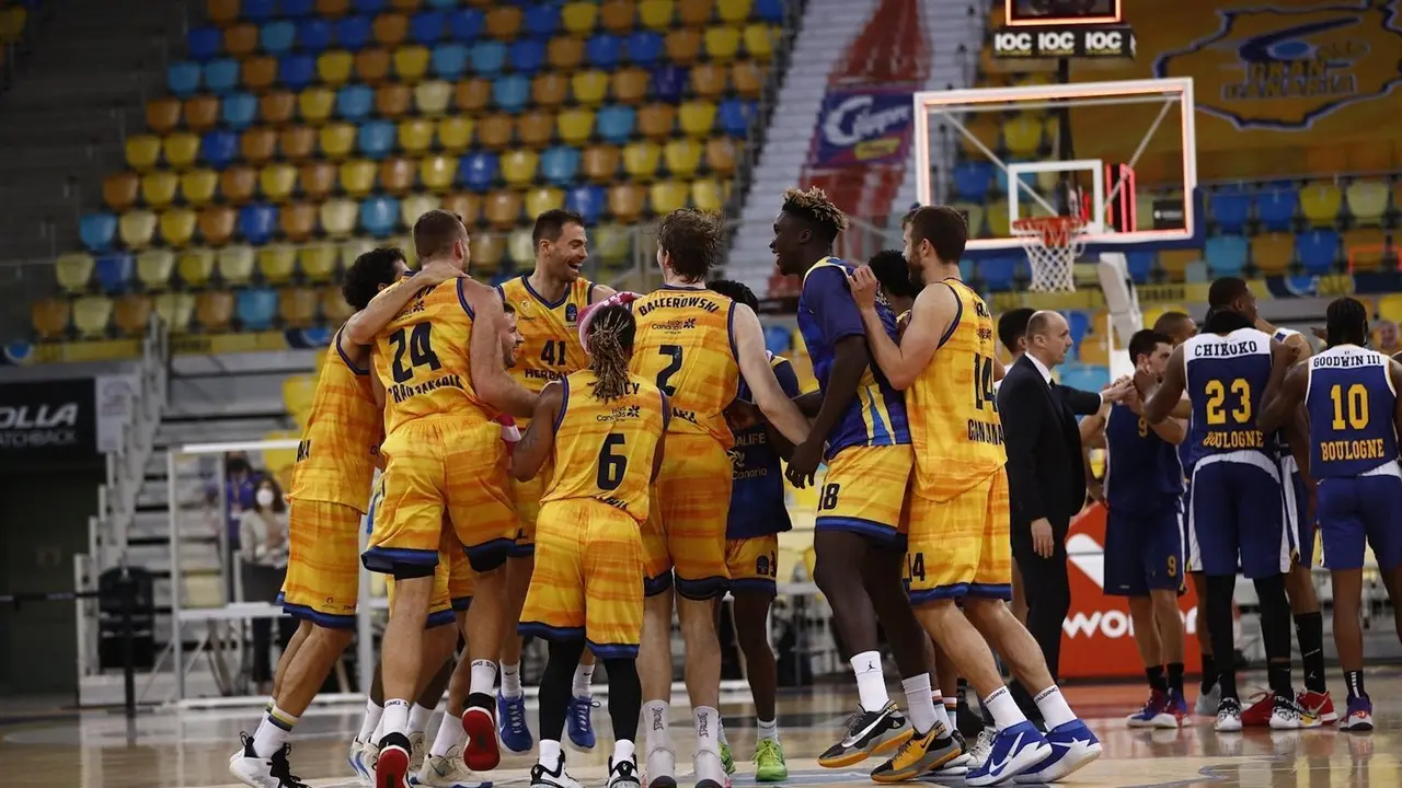 Gran Canaria celebra su pase a semis de Eurocup. Foto: Fernando Robledano