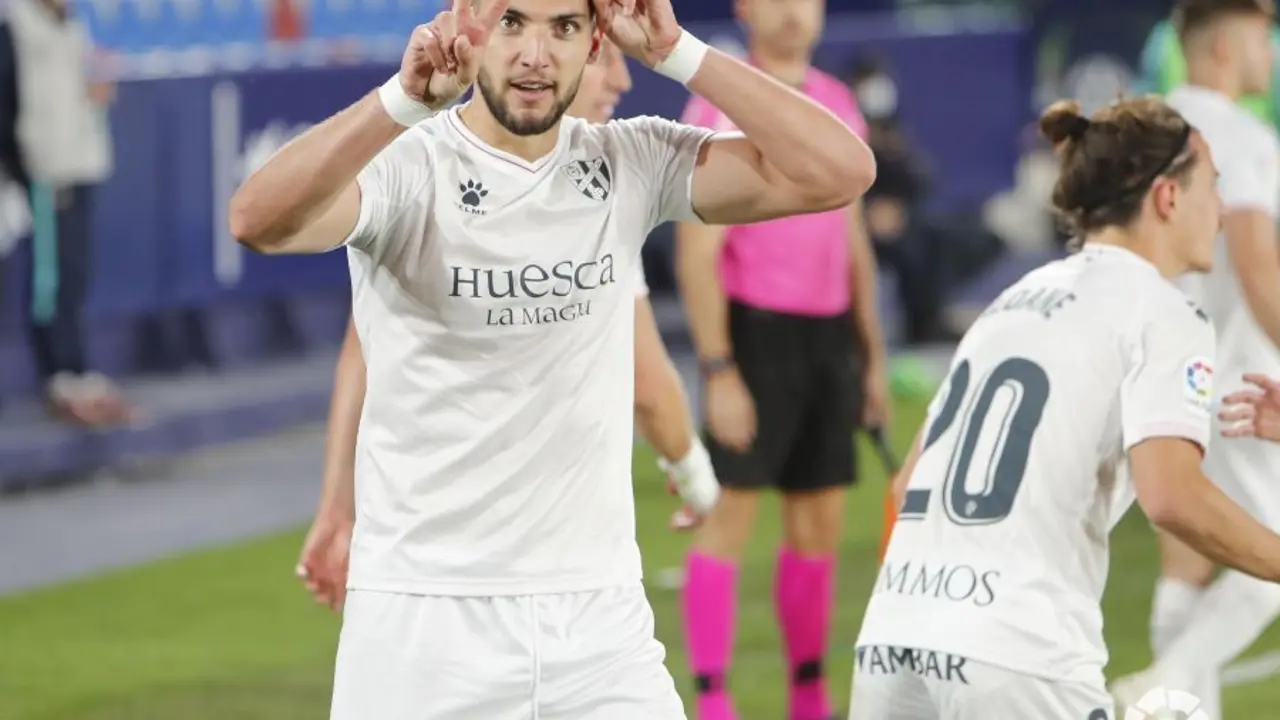 Rafa Mir, bigoleador del Huesca contra el Levante. Foto: LaLiga