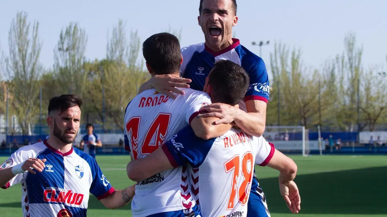 El CD Ebro celebra un gol ante el CD Izarra en el Pedro Sancho. Foto: CD Ebro