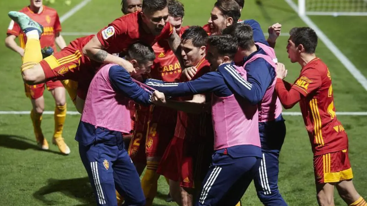 Los jugadores del Real Zaragoza celebran el gol de Tejero en el Fernando Torres. Foto: Tino Gil / Real Zaragoza