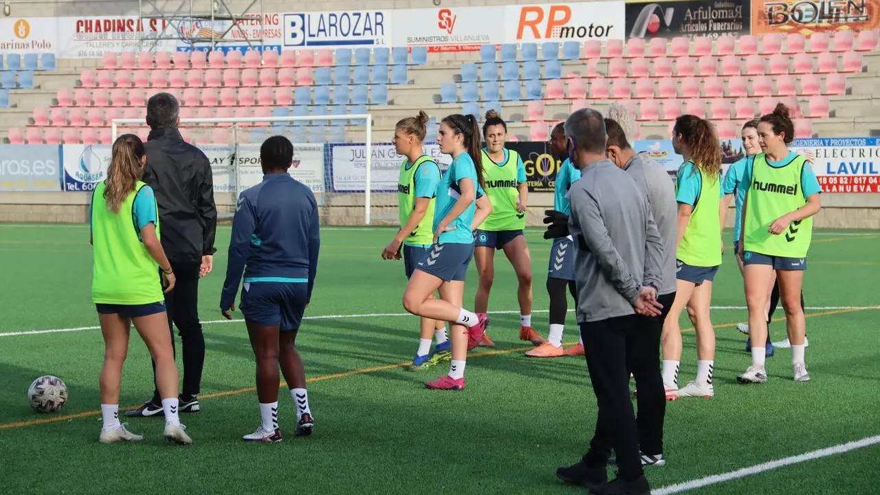 El Zaragoza CFF en un entrenamiento en el Enrique Porta. Foto: Zaragoza CFF