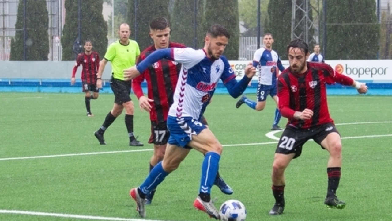 Ebro y Arenas en su partido en el Pedro Sancho. Foto: CD Ebro