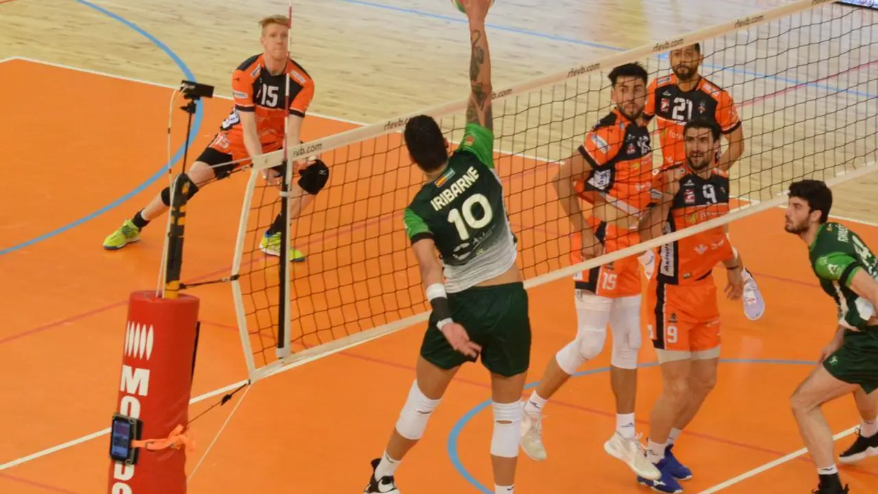 Dura derrota de los turolenses ante el Almer&iacute;a. | Foto: CV Teruel