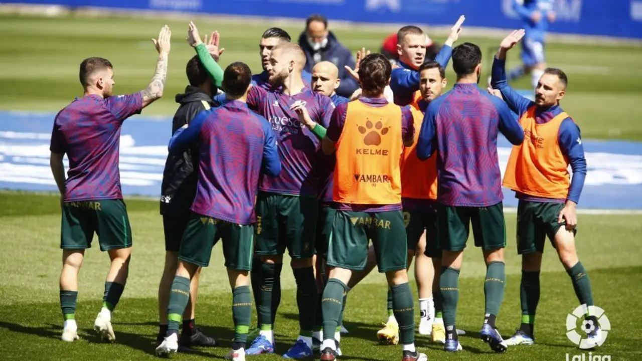 La plantilla azulgrana en un calentamiento previo. | Foto: LaLiga