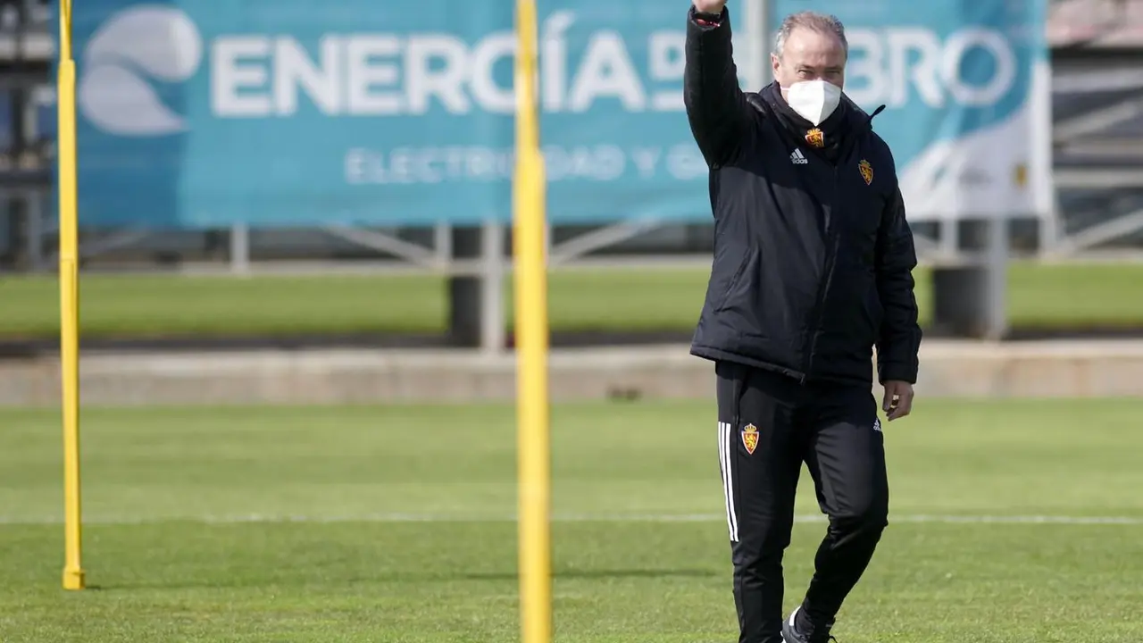 JIM alza la mano en un entrenamiento en la Ciudad Deportiva. Foto: Real Zaragoza