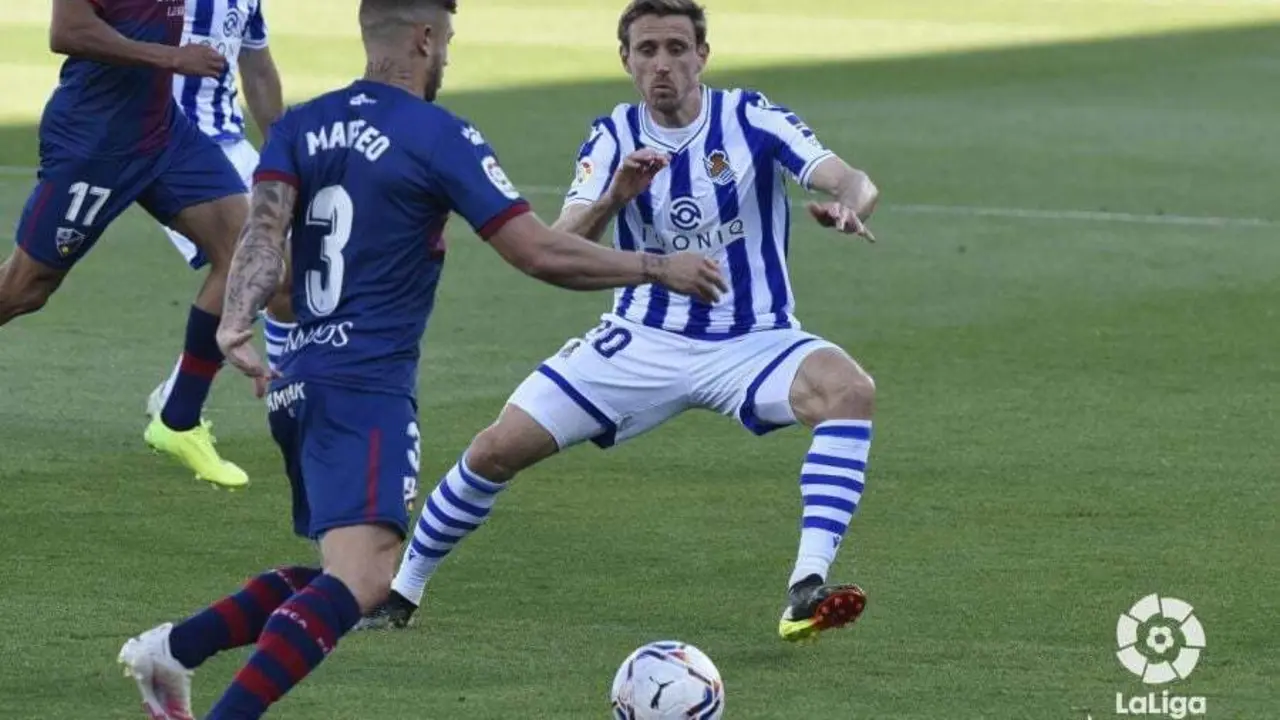 Maffeo volvi&oacute; con &eacute;xito al once inicial de Pacheta. En la imagen contra la real Sociedad. Foto: LFP