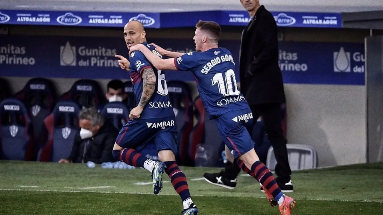 Sandro celebrando el importante gol contra la Real Sociedad. | Foto: SD Huesca