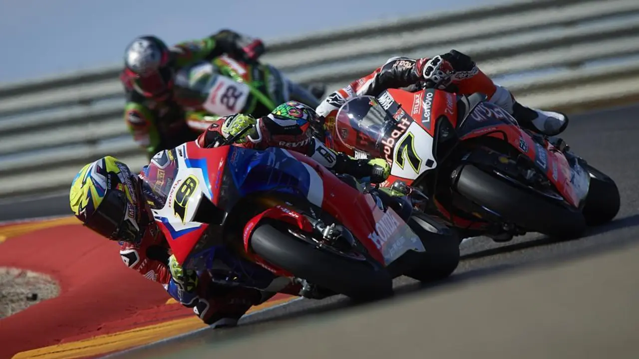 La WorldSBK siempre deja im&aacute;genes espectaculares. Foto: MotorLand Arag&oacute;n