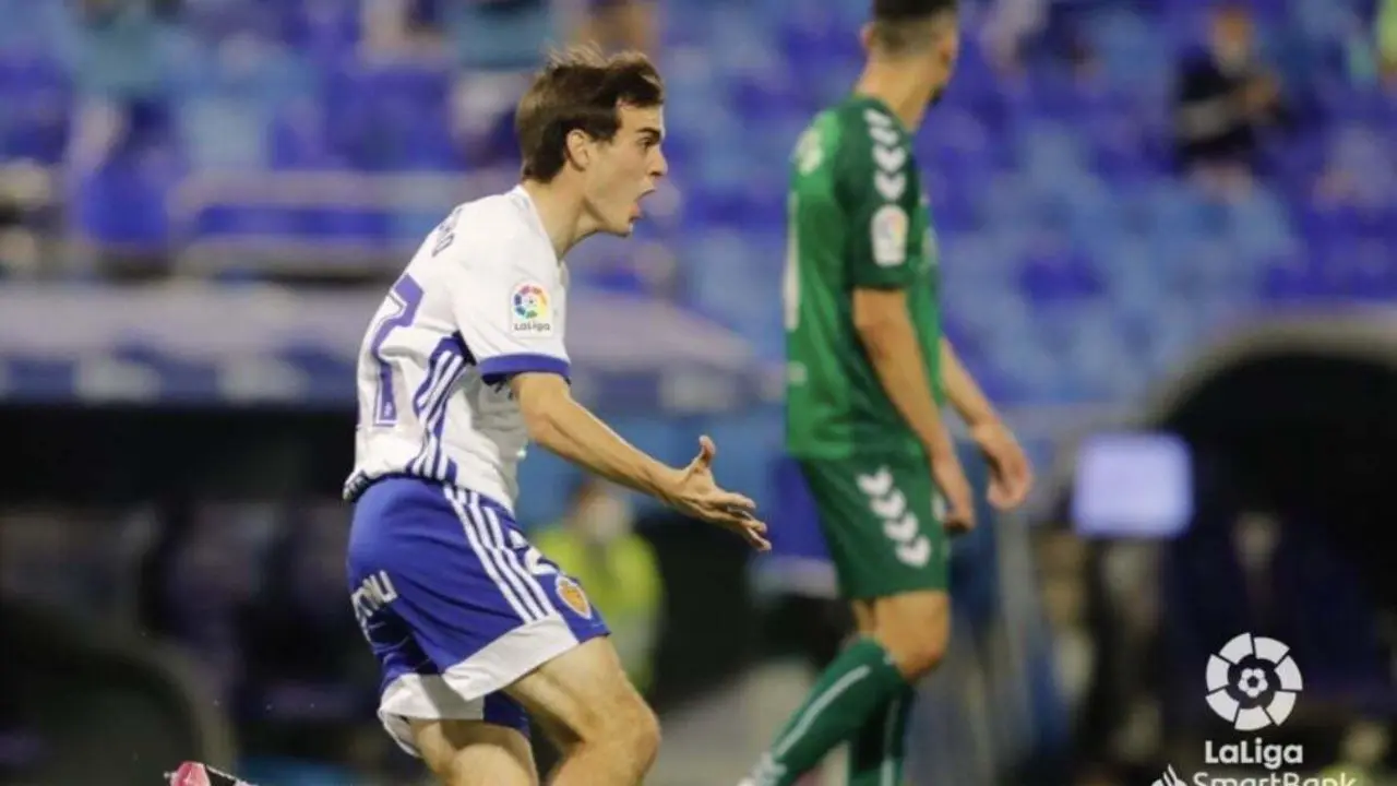 Francho Serrano celebra su primer gol con el primer equipo. Foto: LaLiga SmartBank
