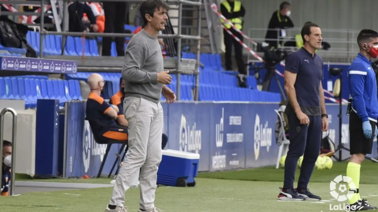 Pacheta dirigiendo el &uacute;ltimo partido de la temporada 2020/2021. | Foto: SD Huesca