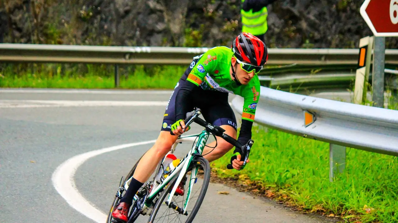 Imagen de uno de los ciclistas del Huesca La Magia Renault, protagonista este fin de semana sobre distintas carreteras. Foto: Cedida