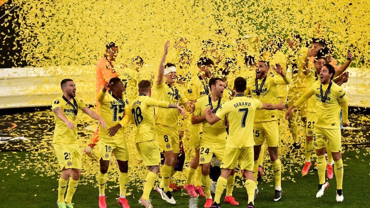 Moi G&oacute;mez (izq) celebrando el triunfo junto a sus compa&ntilde;eros. | Foto: Villarreal CF