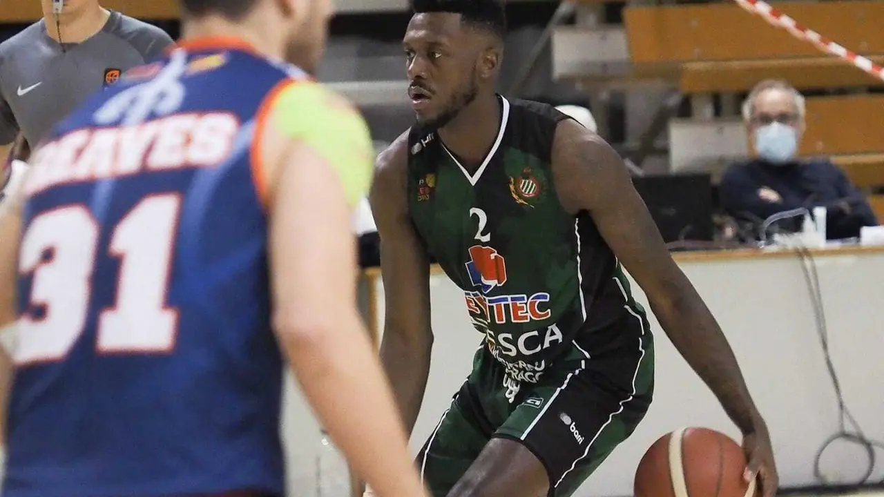Mike Moore, en el partido ante Tizona. Foto: C. Pascual