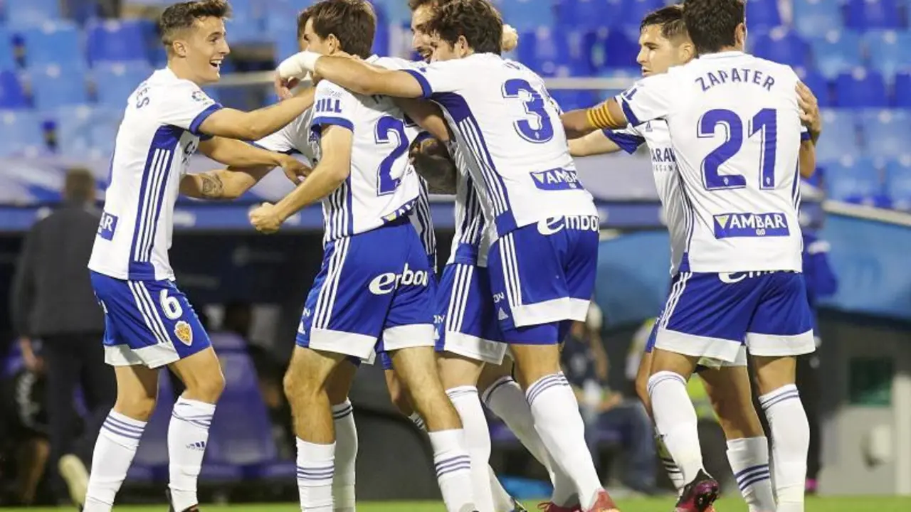 Los jugadores del Real Zaragoza celebran el gol de Francho ante el CD Castell&oacute;n. Foto: Tino Gil / Real Zaragoza
