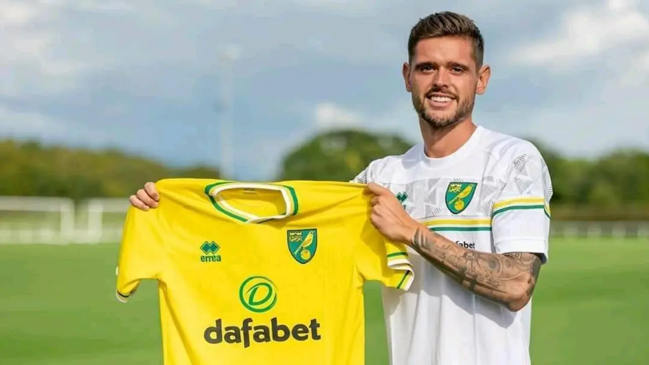 Xavi Quintill&agrave; en su presentaci&oacute;n con el Norwich City.
