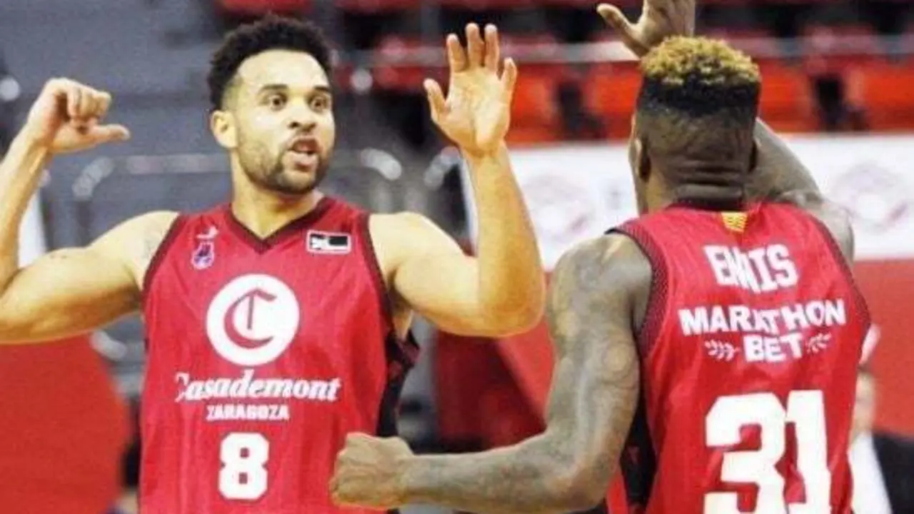 Harris y Ennis celebran una acci&oacute;n. Foto: Casademont Zaragoza