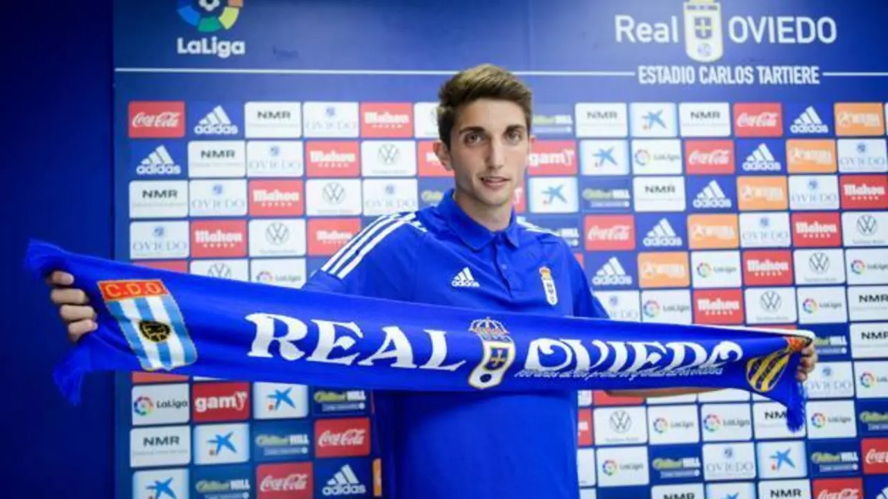 Edgar Gonz&aacute;lez en su presentaci&oacute;n como jugador del Real Oviedo. Foto: Real Oviedo