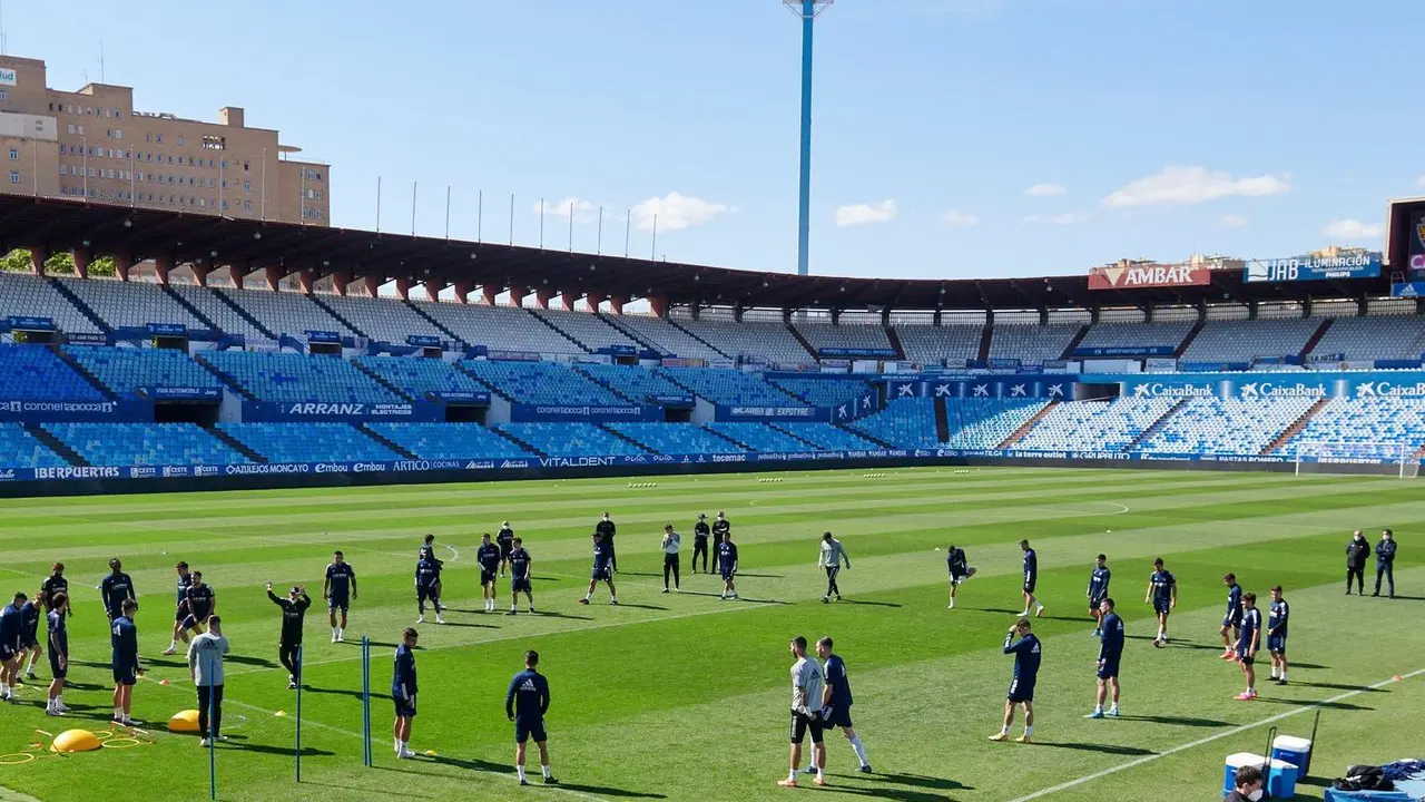 Los jugadores del Real Zaragoza en un entrenamiento matutino en La Romareda. Foto: Real Zaragoza