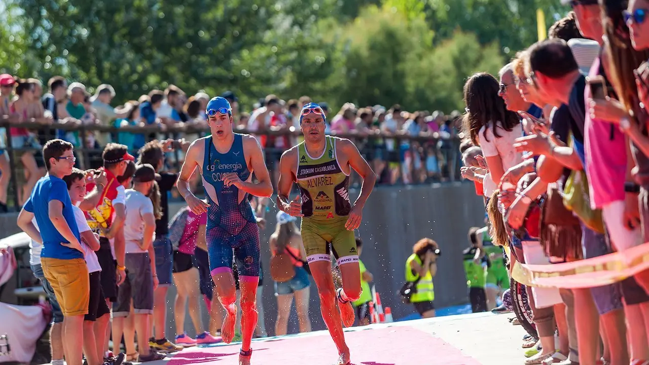 El triatl&oacute;n es una prueba espectacular y Zaragoza vivir&aacute; el domingo una gran jornada. Foto: Cedida