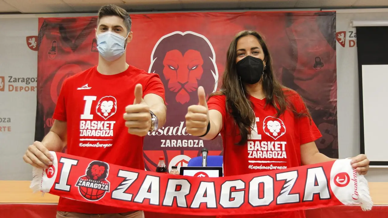 Santi Yusta y Vega Gimeno, durante su presentaci&oacute;n | Foto: Casademont Zaragoza