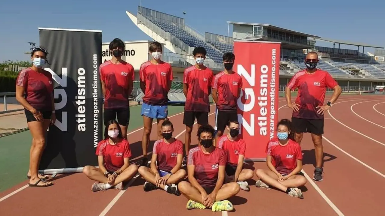 Representantes del Atletismo Zaragoza que van a participar en el campeonato que se celebra en Huelva. Foto: Cedida