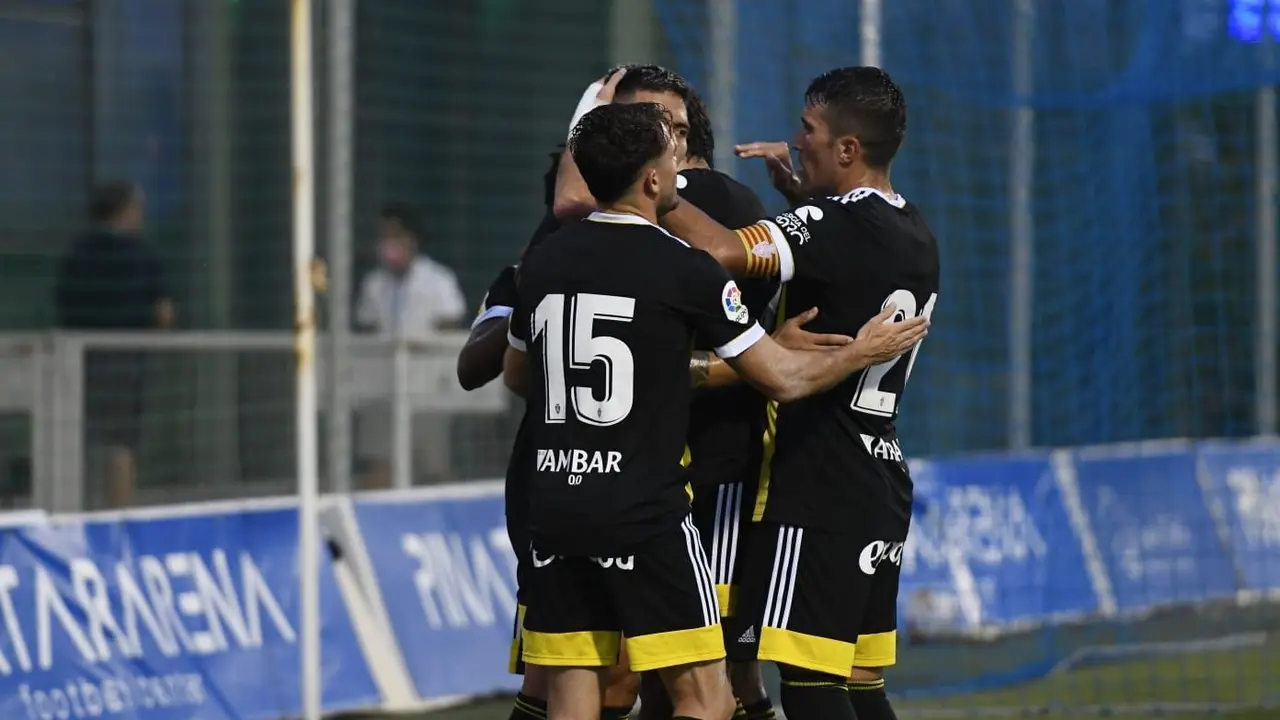 Los jugadores del Real Zaragoza celebran el 1-0 de Narv&aacute;ez. Foto: Real Zaragoza