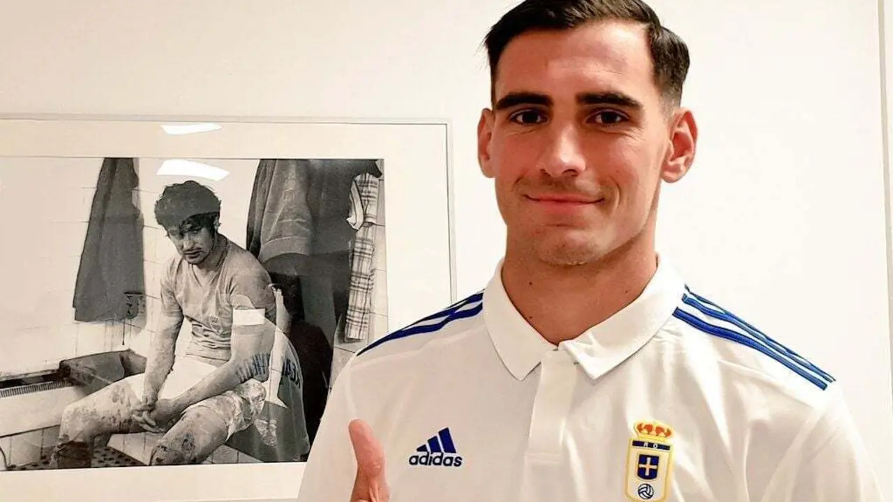 Dani Calvo presentado. | Foto: Real Oviedo