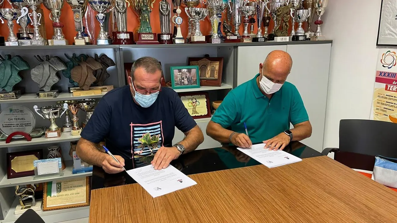 La firma del convenio. | Foto: CV Teruel
