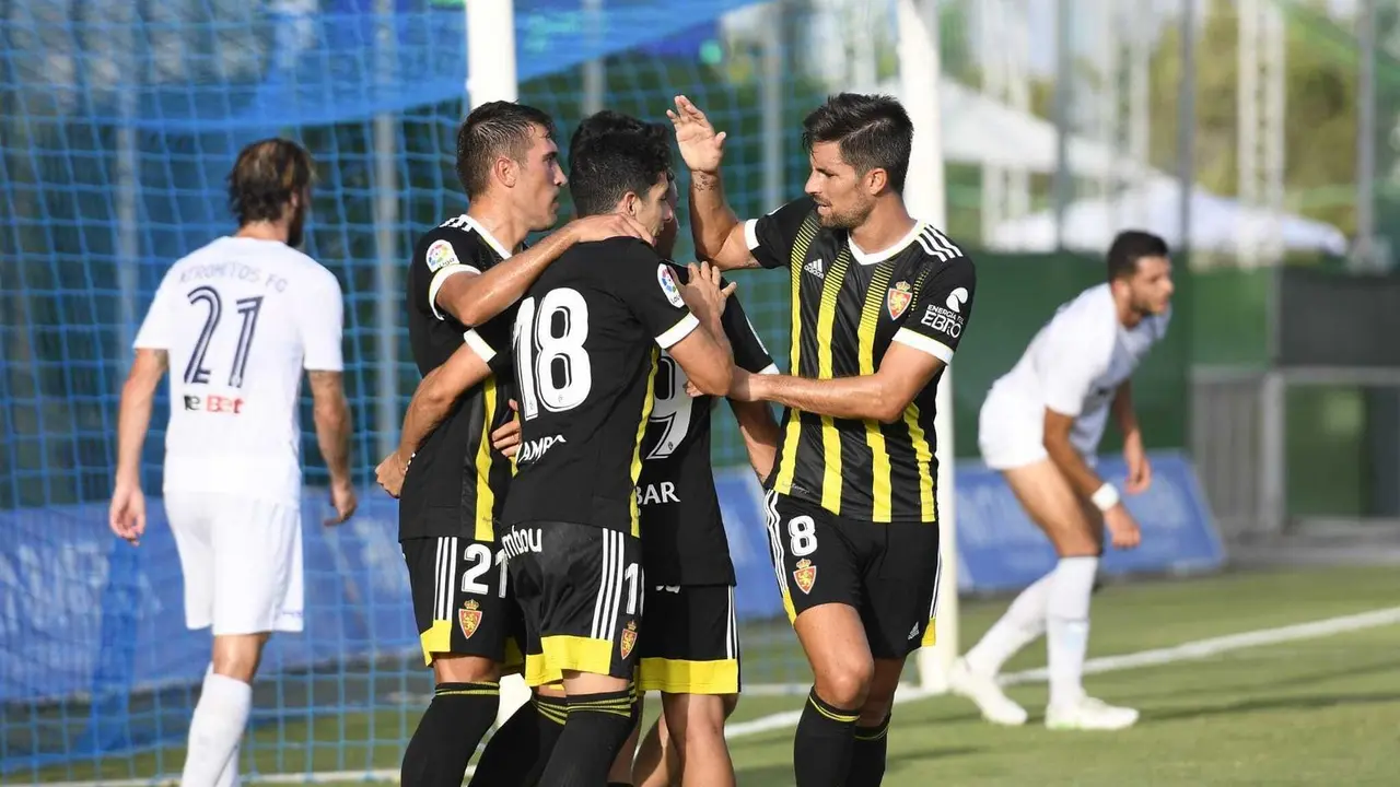 Los jugadores zaragocistas celebran el gol de G&aacute;mez. Foto: Real Zaragoza