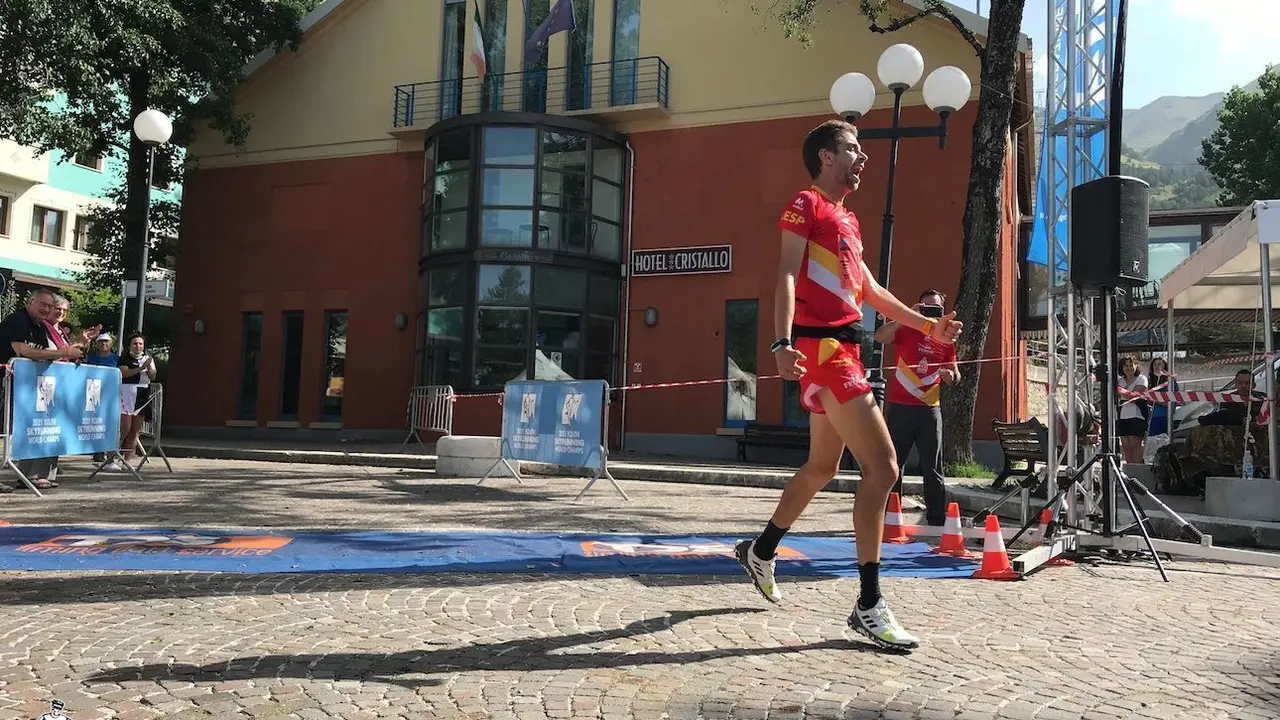 Dani Osanz, en la imagen, consigue la plata de la carrera por monta&ntilde;a del mundial juvenil y tras tres a&ntilde;os firma nueve medallas. Foto: ISF