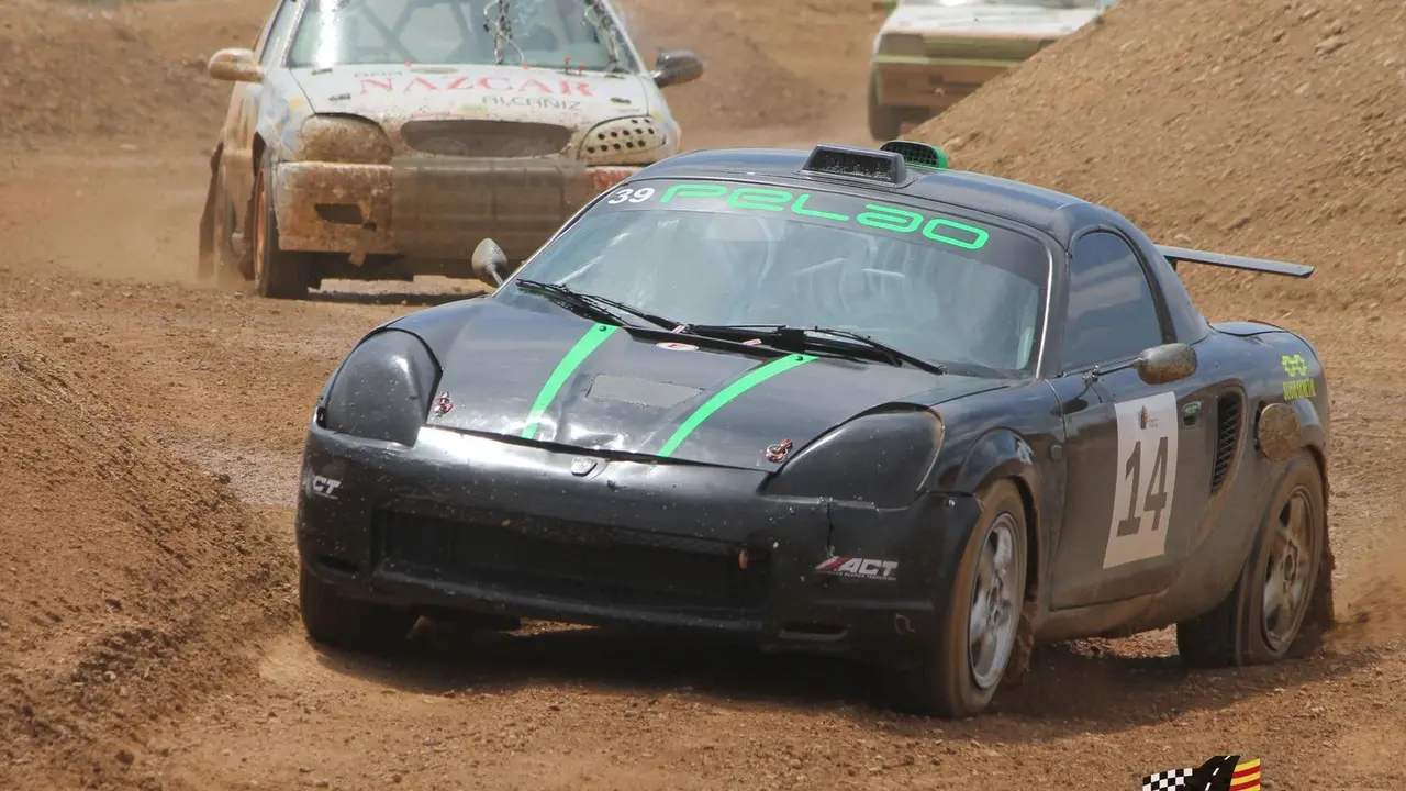 Imagen de la espectacular final de turismos sobre el circuito de Monreal del Campo. Foto: FADA