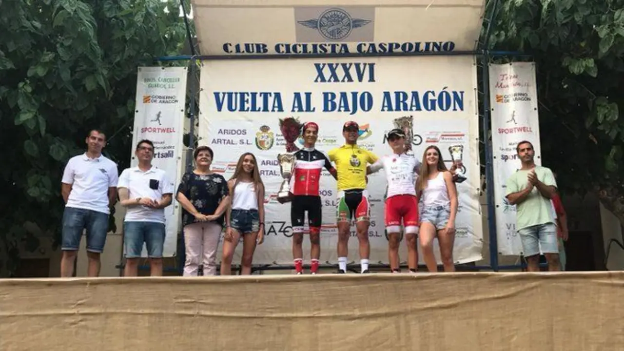 Imagen de un anterior podio de la Vuelta al Bajo Arag&oacute;n que organiza el club caspolino. Foto: Cedida