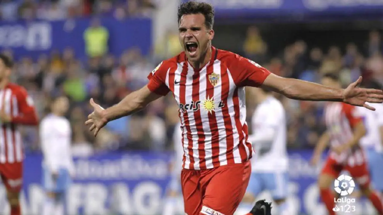 &Aacute;lvaro Gim&eacute;nez celebra un gol en La Romareda. Foto: La Liga Smartbank