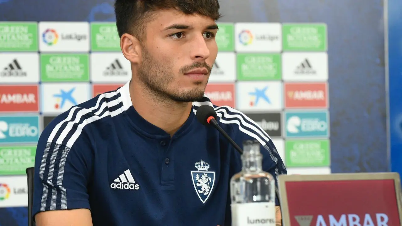 Llu&iacute;s L&oacute;pez en su presentaci&oacute;n en La Romareda. Foto: Real Zaragoza
