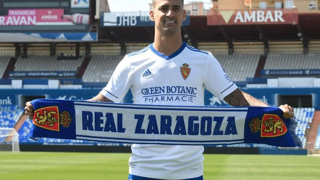 Nano Mesa sobre el c&eacute;sped de La Romareda. Foto: Real Zaragoza