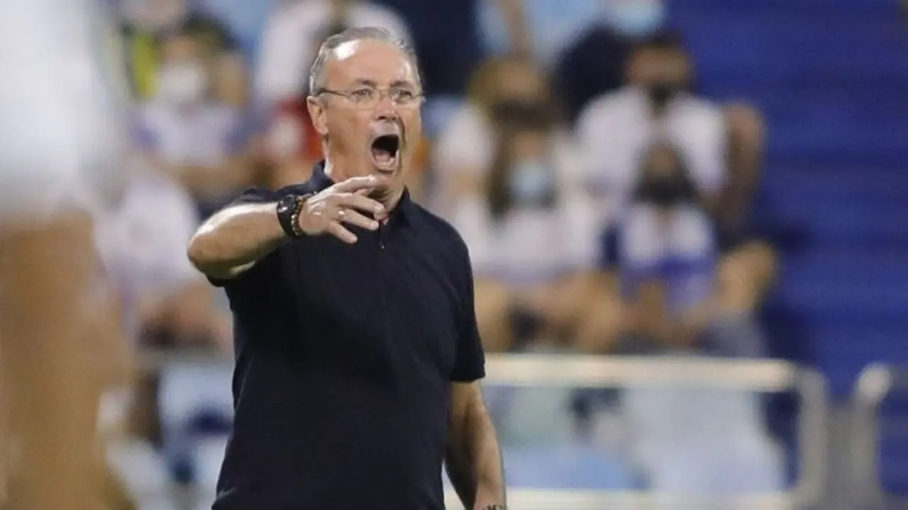 JIM da instrucciones desde la banda. Foto: La Liga Smartbank