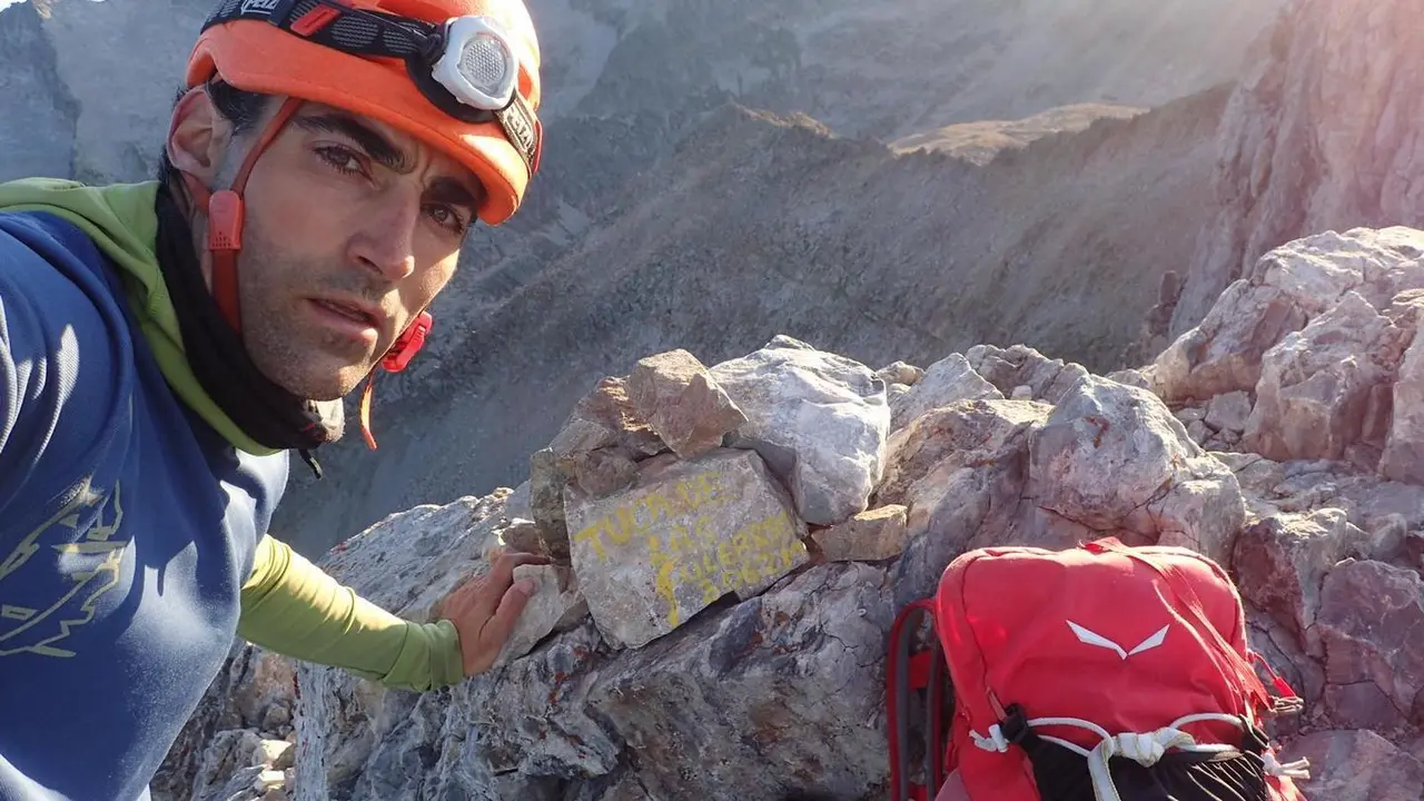 Jonatan Garc&iacute;a durante 'La vuelta al mundo' en el macizo de la Maladeta. Foto: J. G.