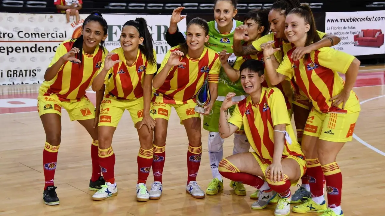 Las jugadoras celebran el triunfo. Foto: Jorge Del Valle