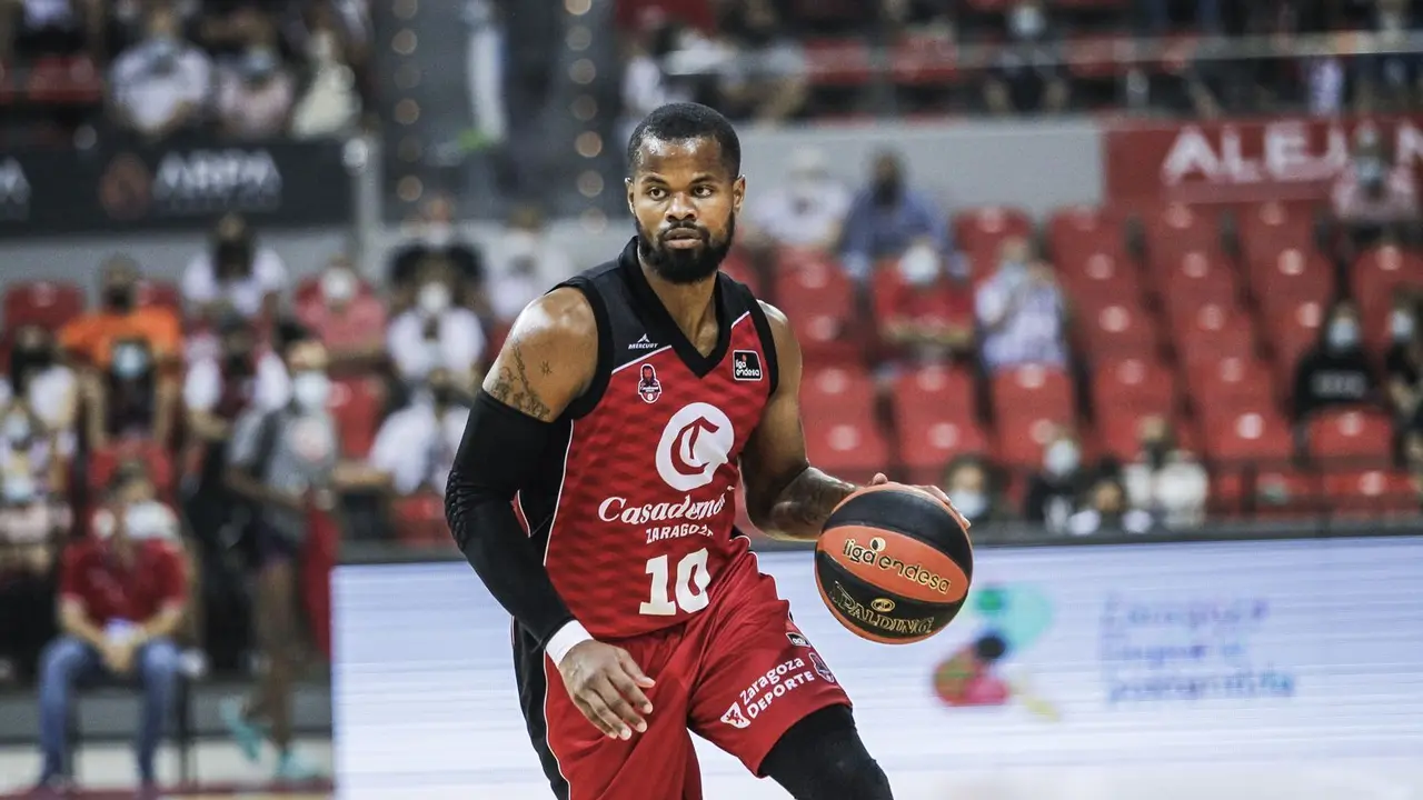 Imagen de Omar Cook, que sufre una lesi&oacute;n de rodilla.  queFoto: Casademont Zaragoza /Esther Casas