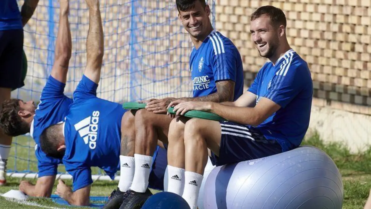 Nano Mesa y Valent&iacute;n Vada, en un entrenamiento en la Ciudad Deportiva | Foto: Real Zaragoza