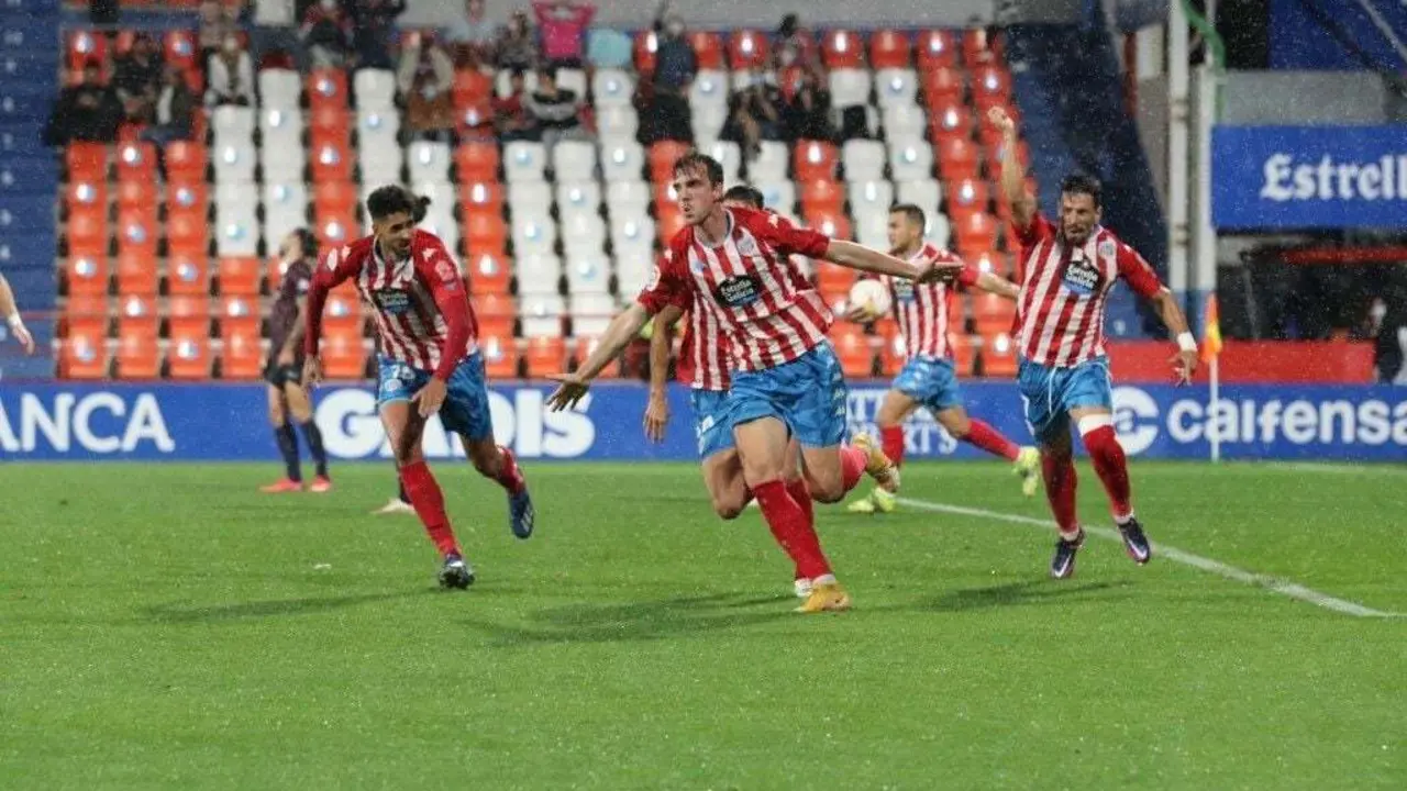 Manu Barreiro celebra un gol entre la lluvia | Foto: La Liga