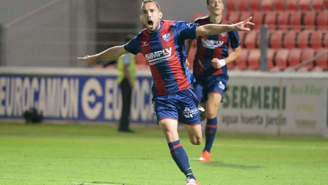 David Ferreiro, tras anotar uno de los primeros goles con la el&aacute;stica oscense. Foto: La Liga.