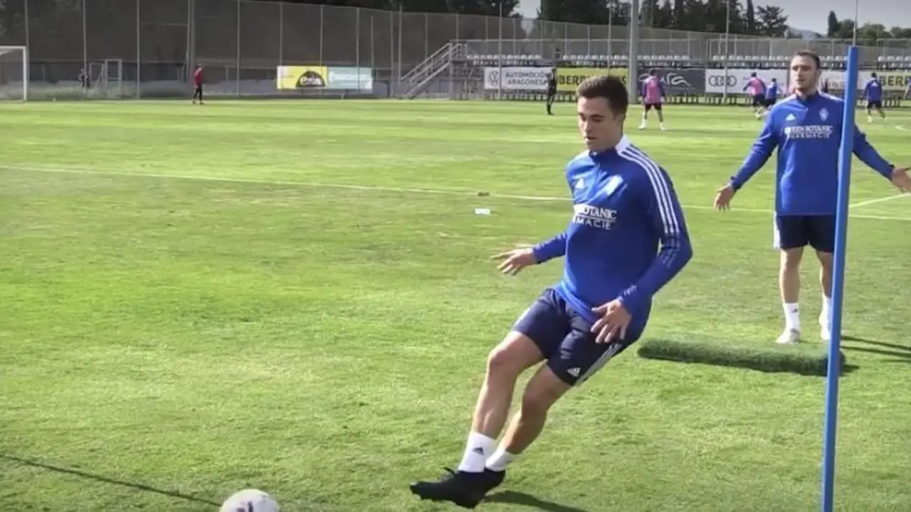 Dani Lasure y Andr&eacute;s Borge tocan bal&oacute;n en la Ciudad Deportiva | Real Zaragoza