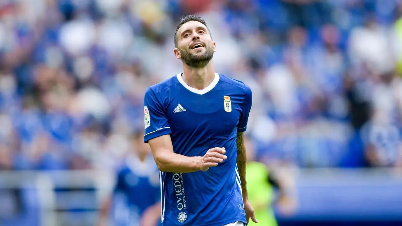 Bast&oacute;n, en la imagen, fue clave para Ziganda en el Oviedo. Foto: Real Oviedo