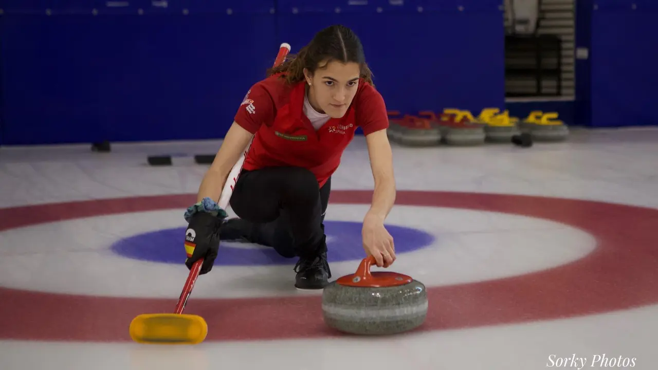 Nerea Torralba saliendo en una prueba de curling. Foto: Sorky Photos.